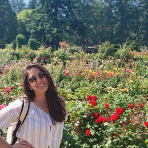 Meet your Posher, Yasenia